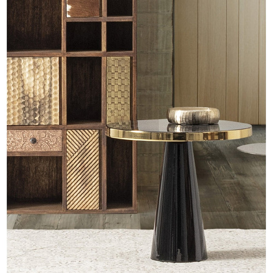 Glamour stílusú, zománcozott felületű fekete arany színű modern kisasztal hamutállal.