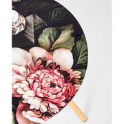 Acélból készült kisasztal arany színű lábakkal és virágmintás zománcfestéssel a fedlapján.