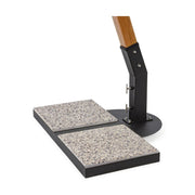 Az ellensúlyok elhelyezésére acélból készült oldalsó talp került kialakításra.