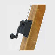 A kinyitást, valamint az összecsukást emelőkar teszi könnyűvé.