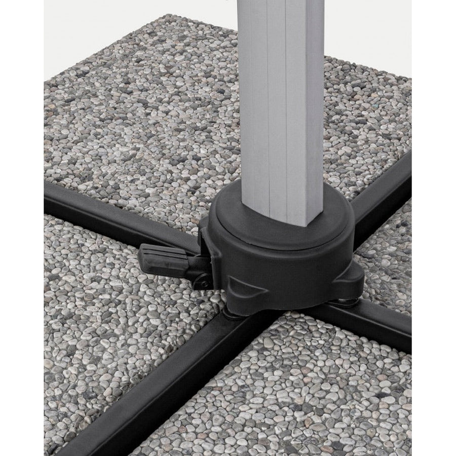 A napernyő 360° fokban forgatható, ebben a talpazatnál található pedál segít.