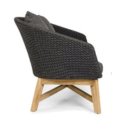 Prémium kategóriás, design kerti kanapé sötétszürke színű párnákkal.