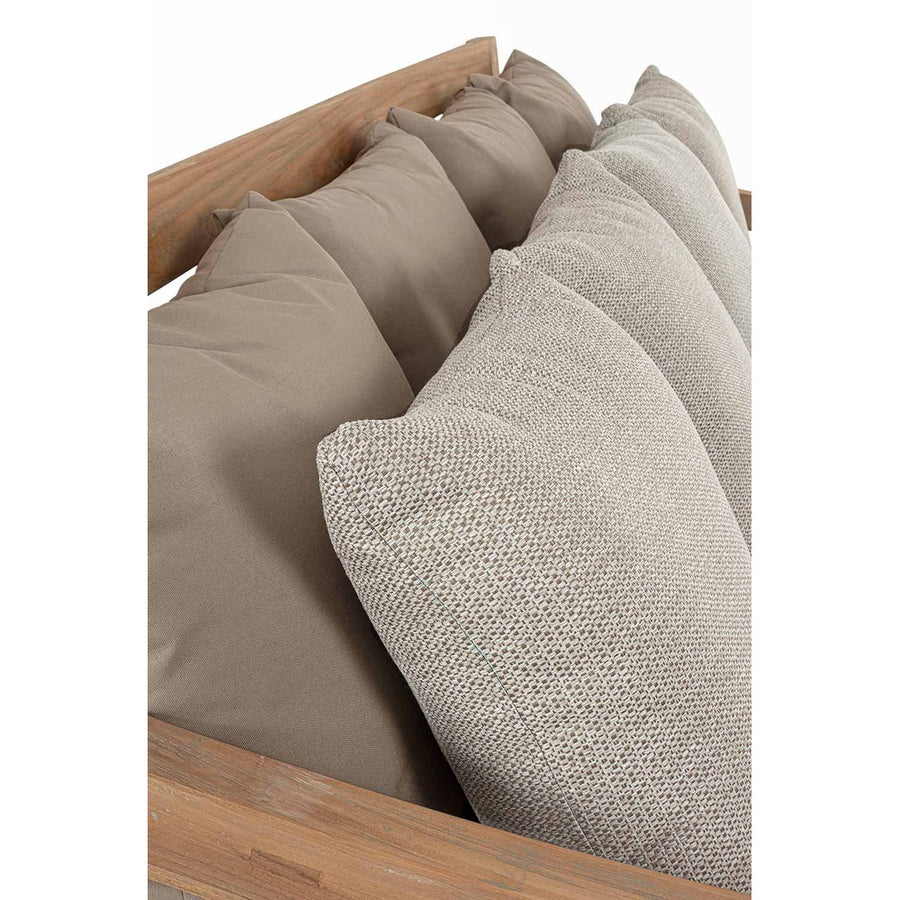 A fotel részletfotója a hátpárnákról.