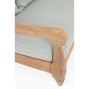 A fotel részletfotója, a homokfúvott karfáról, lábakról és a zöldeskék olefin szövetről.