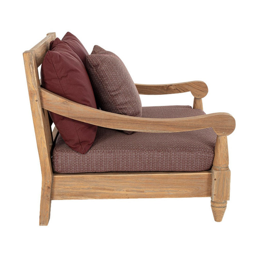 Keleti stílusú teakfa fotel bordó színű ülő- és hátpárnákkal.