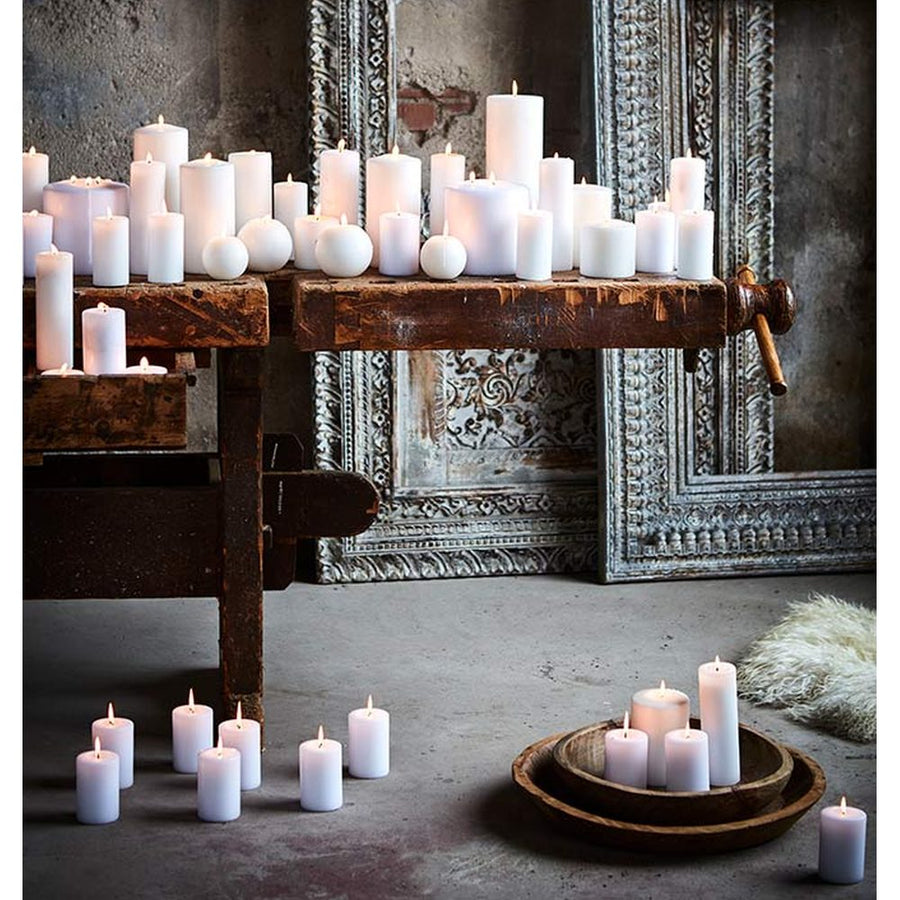 Prémium minőségű, növényi alapú, 15 cm magas, 19 órás égési idejű sztearin gyertya