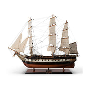 Az USS Constellation fregattról készült, óriás méretű, részletgazdag kézműves modell. 