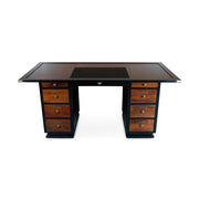 Prémium kategóriás, hársfából készült kapitányi íróasztal 8 fiókkal.