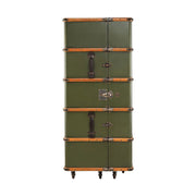 Századfordulós utazási bőröndök stílusában készült, zöld és mahagóni színű többfukciós bárszekrény zárt állapotban.