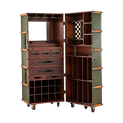 Századfordulós utazási bőröndök stílusában készült, zöld és mahagóni színű többfukciós bárszekrény nyitva.