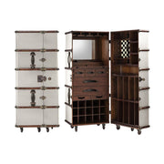 Századfordulós utazási bőröndök stílusában készült, törtfehér és mahagóni színű többfukciós bárszekrény görgőkön.