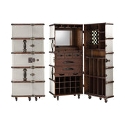 Századfordulós utazási bőröndök stílusában készült, törtfehér és mahagóni színű többfukciós bárszekrény görgőkön.