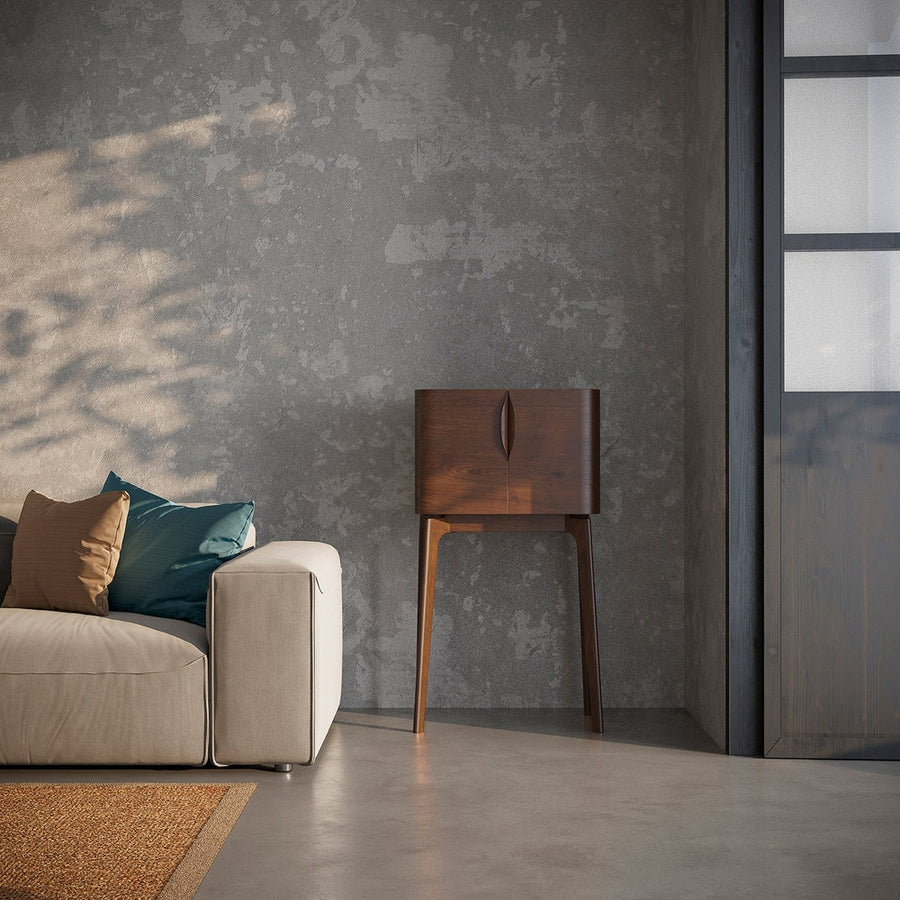 Modern nappaliban álló kőrisfából készült, századközepi modern stílusú, design likőrszekrény