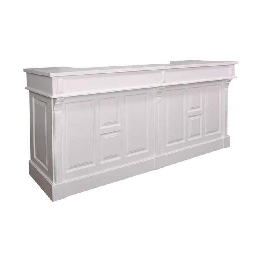 Country stílusú Fenyőfa bárpult faragott kazettadíszekkel. Teljes egészében fehér színű..