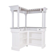 Fehér színű, fenyőfából készült bárpult sarokelem öt oszlopon álló galériával. Hátsó nézet.