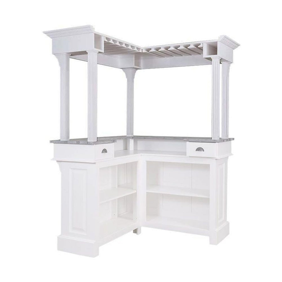 Fehér színű, fenyőfából készült bárpult sarokelem öt oszlopon álló galériával. Hátsó nézet.