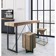 Skandináv stílusú otthonban álló reggelizősarok a Garrett kollekció bútoraival.