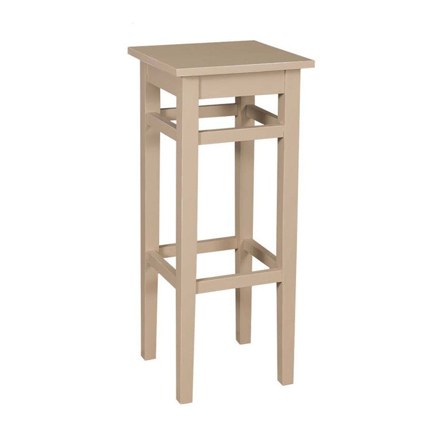 Fenyőfa hokedli-szerű bárszék magasított lábakkal. Színe: antikolt krémszínű.