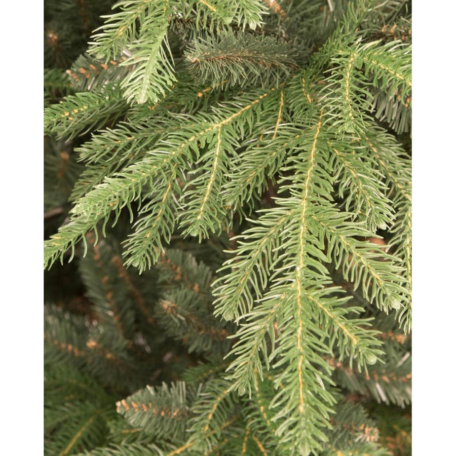 Prémium kategóriás, valósághű, 260 cm magas műfenyő ágának közeli képe