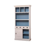 Fenyőfa pohárszék szekrény. A bútor felső részén három tárolórekesz, két polc, valamint talpasz poharak számára kialakított tárolósor lett kialakítva. Alul három fiók, és tolóajtós tároló található. Színe: fehér, és világoskék.