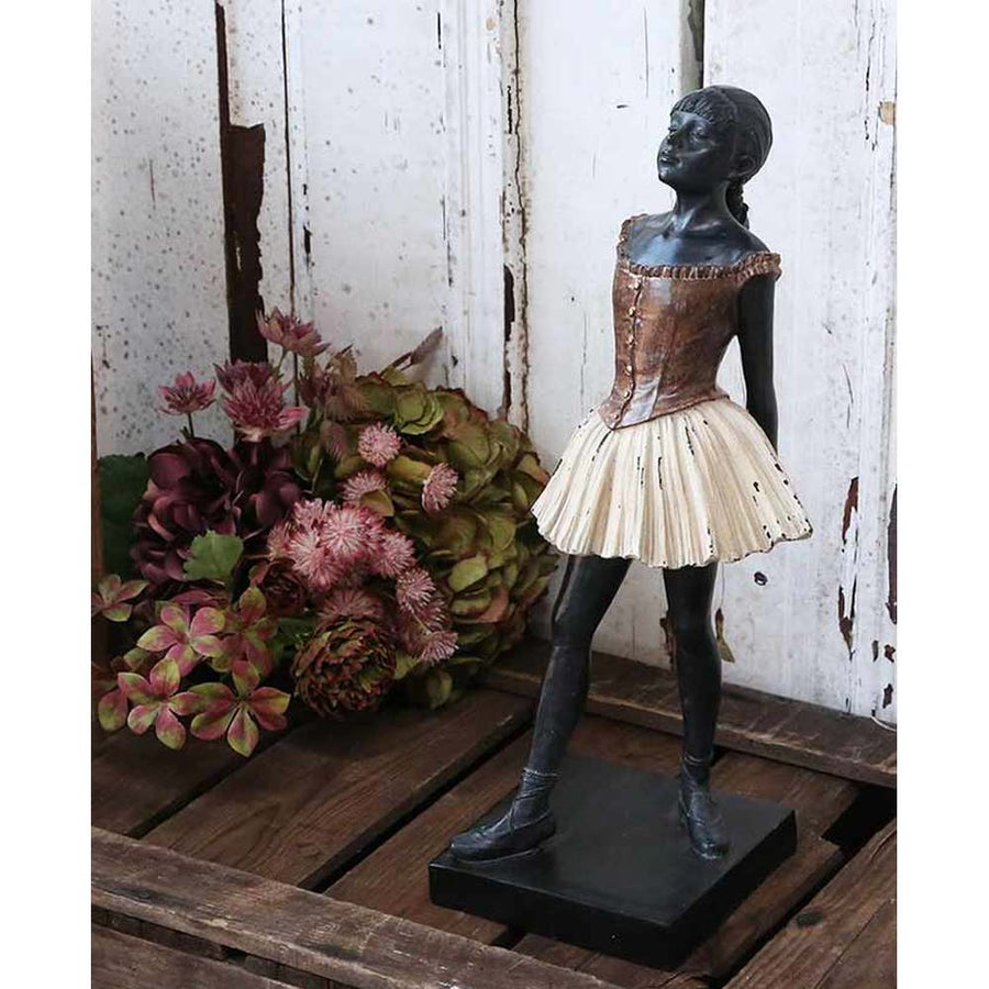 Vintage stílusú balerina figura