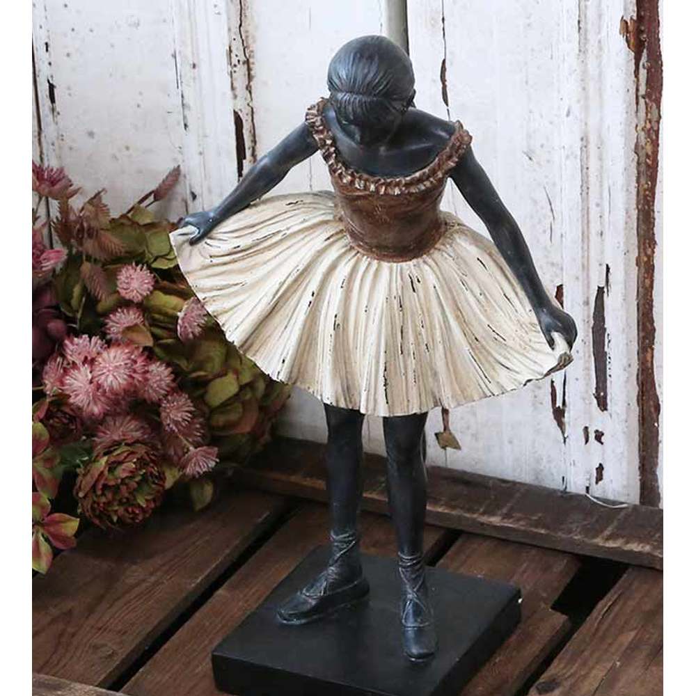 Vintage stílusú balerina figura