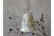 Vidéki stílusú, antikolt arany színű, 21 cm magas fémharang kenderkötéllel.
