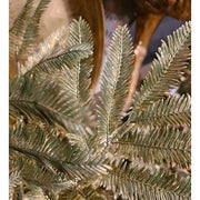 Zöld-arany színű mű cikász pálma ág.