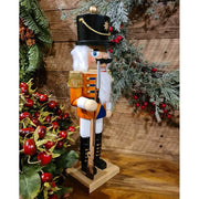 Klasszikus stílusú, fából készült, 45 cm magas diótörő katona.