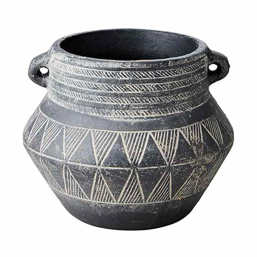 Törzsi stílusú, geometrikus mintákkal díszített, fekete színű, kézműves égetett agyag kaspó.