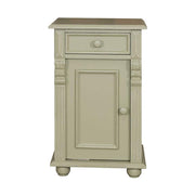 Dekoratív faragású fenyőfa éjjeliszekrény egy fiókkal, és egy ajtós tárolóval. Színe Bézs.