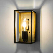 Ipari stílusú, rézből készült, antikolt sárgaréz színű falilámpa, téglalap szerkezettel.