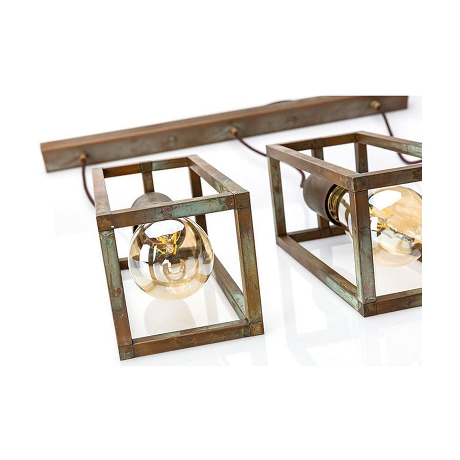 Ipari stílusú, anikolt sárgaréz színű réz függeszték három izzófoglalattal részlete.