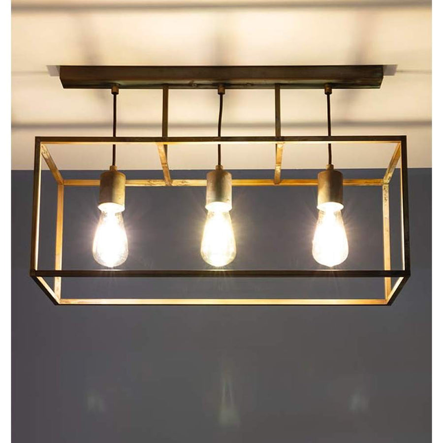 Industrial stílusú, antikolt sárgaréz színű, réz függeszték, három izzófoglalattal.