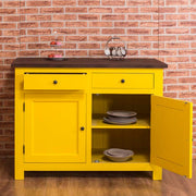 Tömör fenyőfa konyhaszekrény két fiókkal, polcos tárólóval. Színe: sárga bútor, sötétbarna munkafelület.