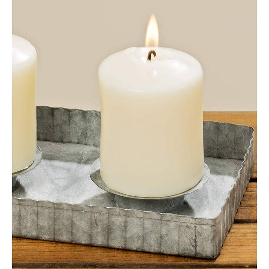 Négyágú, bádog gyertyatartó tálca.