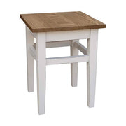 Klasszikus kivitelezésű hokedli, az ülőlap natúr színű, míg a lábai antikolt fehérek.