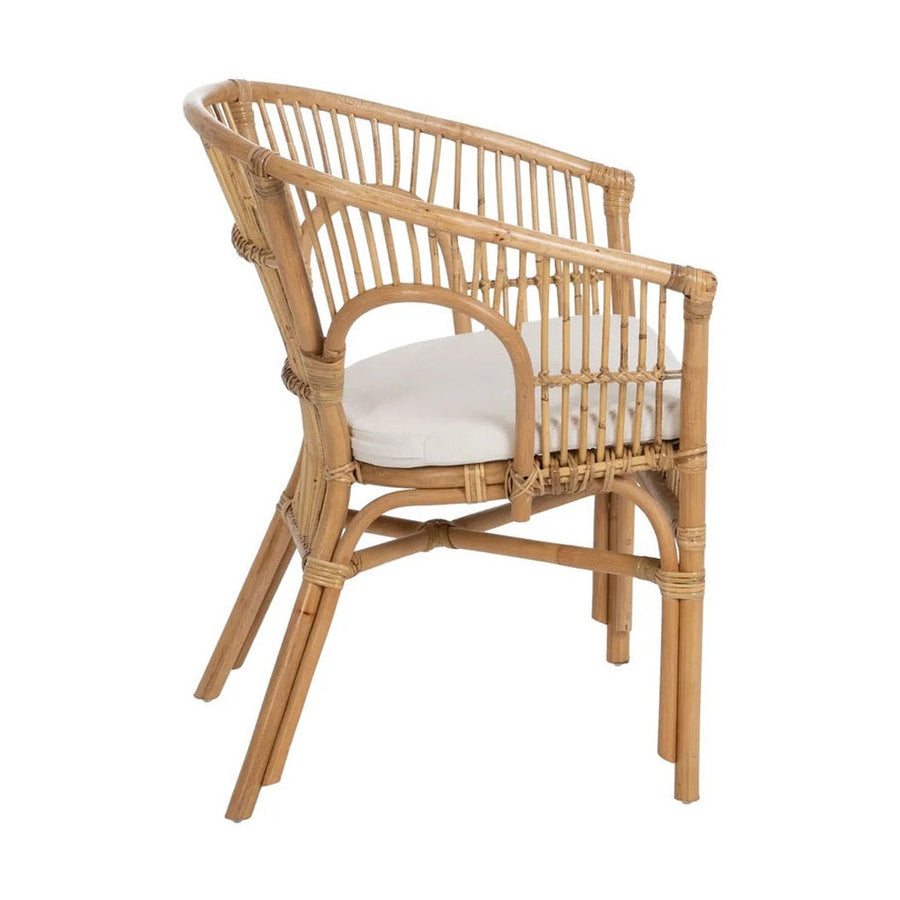 Skandináv stílusú, natúr színű, valódi rattanból készült karosszék törtfehér színű ülőpárnával.