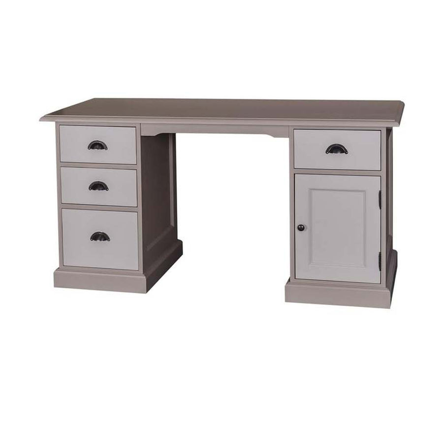 Klasszikus fenyőfa íróasztal, négy fiókkal, és egy ajtós tárolóval.