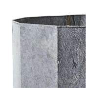 Háromdarabos, vidéki stílusú bádogkaspó szett perem részlete.