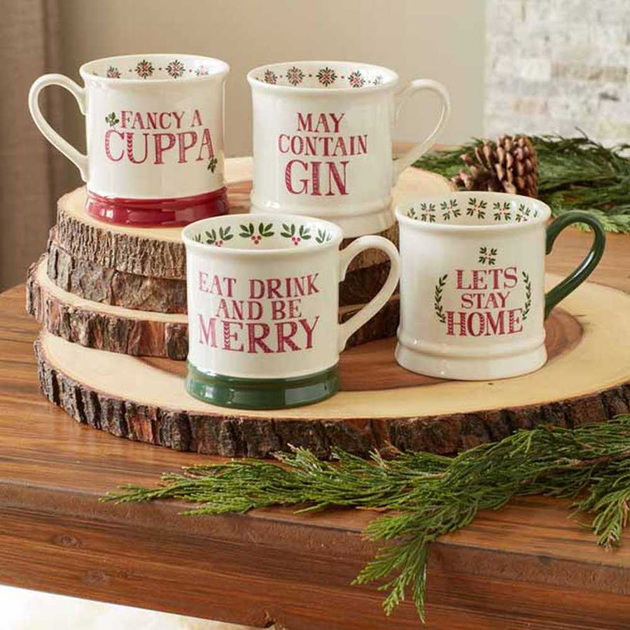 Karácsonyi kerámiabögre ünnepi alkalmakra "Let's Stay Home" felirattal.