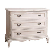 Shabby chic stílusú, fehér színű fenyőfa komód, három nagyméretű fiókkal.