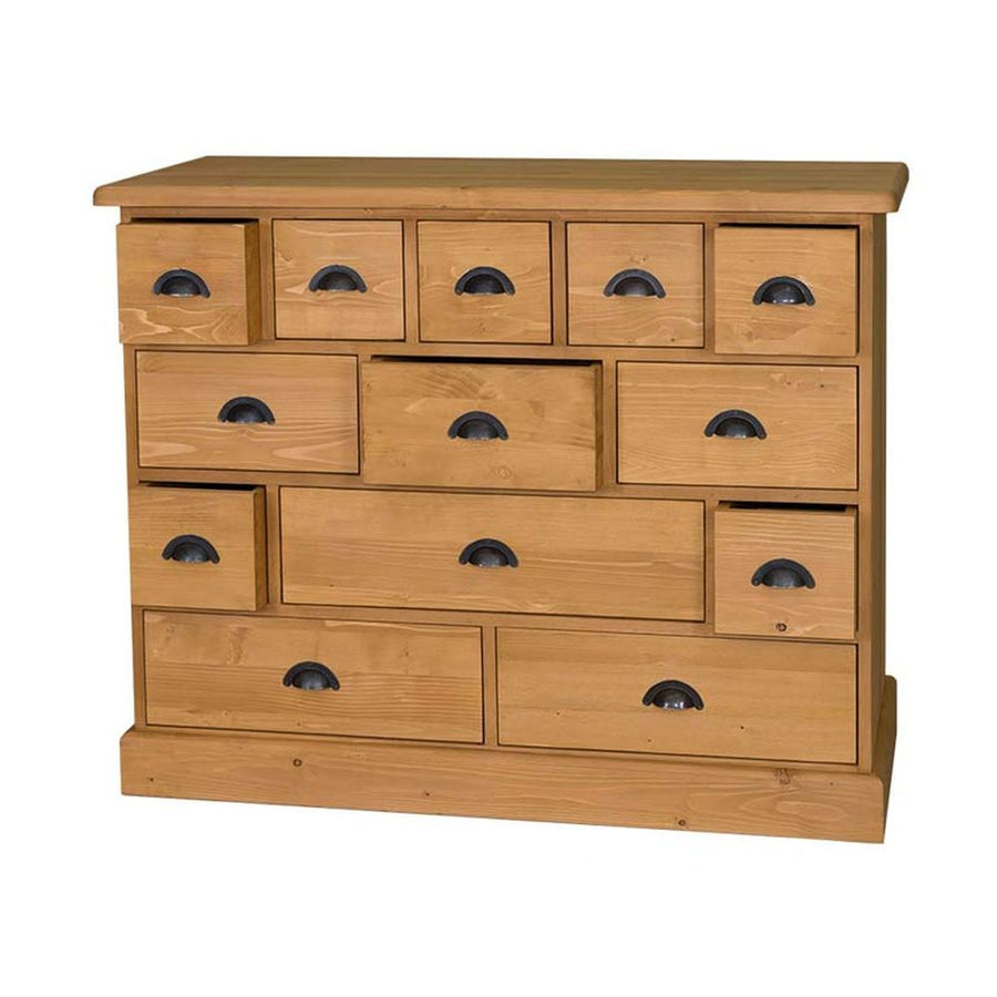 Klasszikus formatervezésű komód 13 eltérő nagyságú fiókkal. Színe natúr.