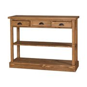 Country stílusú fenyőfa konzolasztal három fiókkal és két polccal. Színe: natúr.