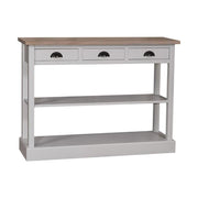 Country stílusú fenyőfa konzolasztal tölgyfa fedlappal. A tárolást három fiók valamint két polc segíti elő. Színe törtfehér és natúr.