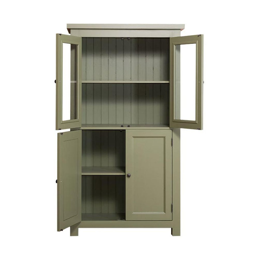 Country stílusú üveges konyhaszekrény négy polccal. Színe: olívazöld.