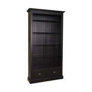 Fekete színű fenyőfa könyvszekrény négy polccal és két fiókkal.