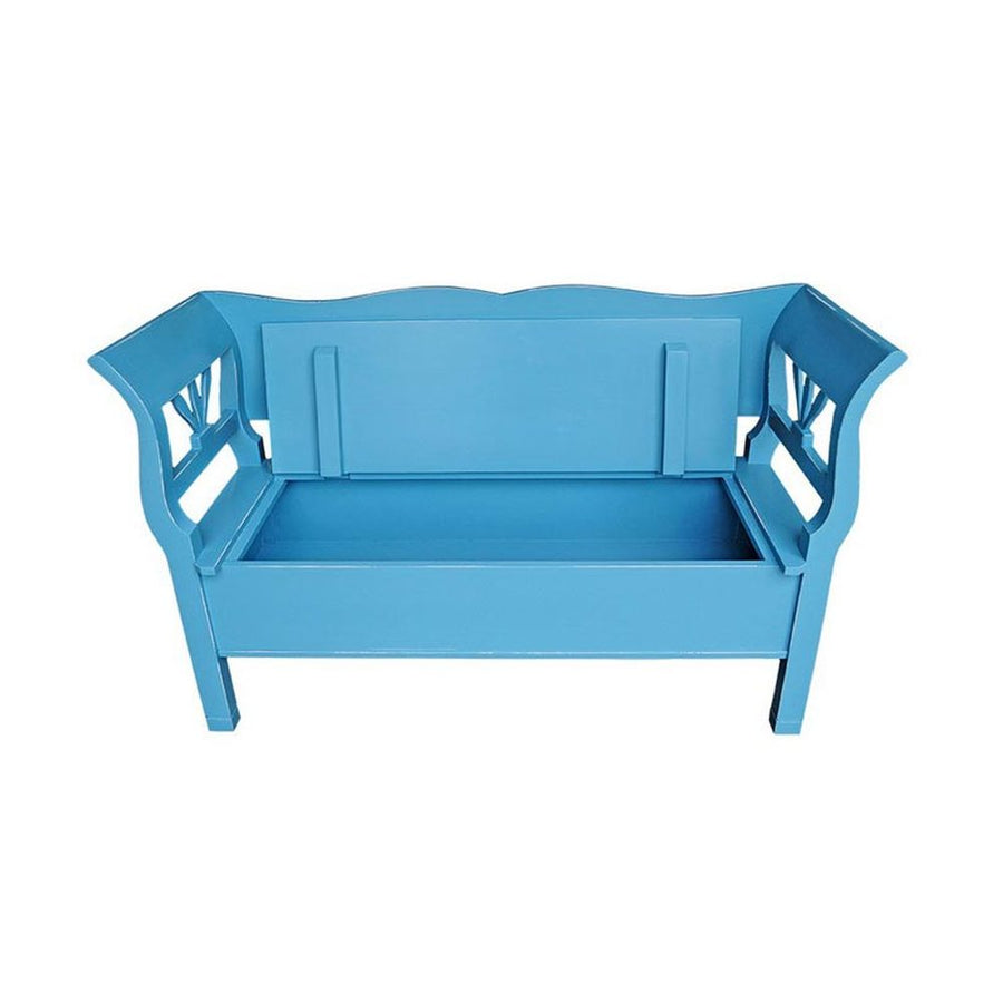 Country stílusú fenyőfa lóca, stilizált tulipán motívumokkal. Színe égszínkék.