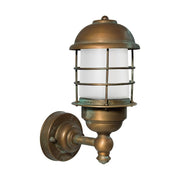 Industrial stílusú, antikolt sárgaréz színű, réz falikar opál üvegbúrával.