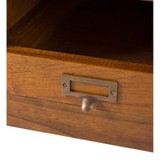 Címkék elhelyzésére szolgáló fémpersely.